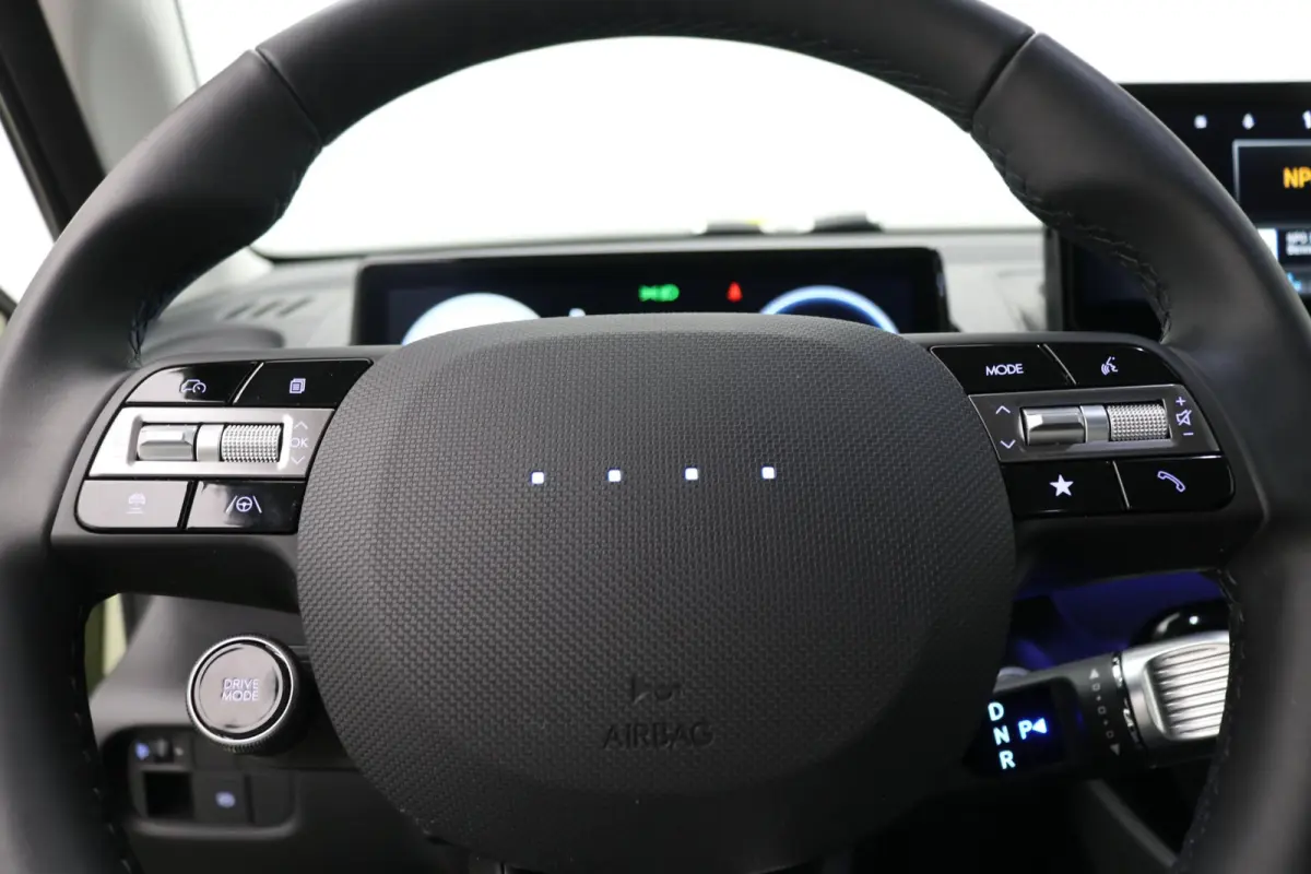 Evolve 49 kWh / Navigatie / Adaptieve Cruise Control / NL Auto / Fabrieksgarantie / Keyless Entry / 17" LMV / Dakrails / Historie aanwezig / | 17" LMV / Verschuifbare achterbank / 3-Fase Lad
