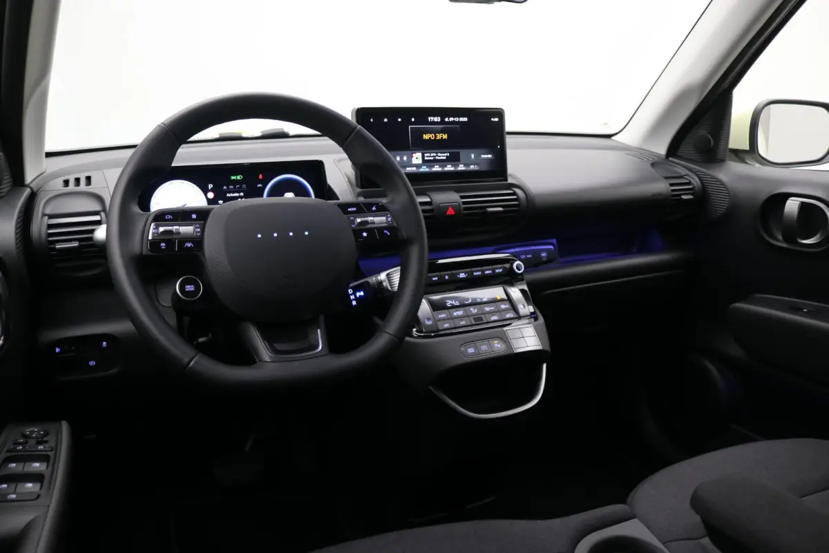 Evolve 49 kWh / Navigatie / Adaptieve Cruise Control / NL Auto / Fabrieksgarantie / Keyless Entry / 17" LMV / Dakrails / Historie aanwezig / | 17" LMV / Verschuifbare achterbank / 3-Fase Lad