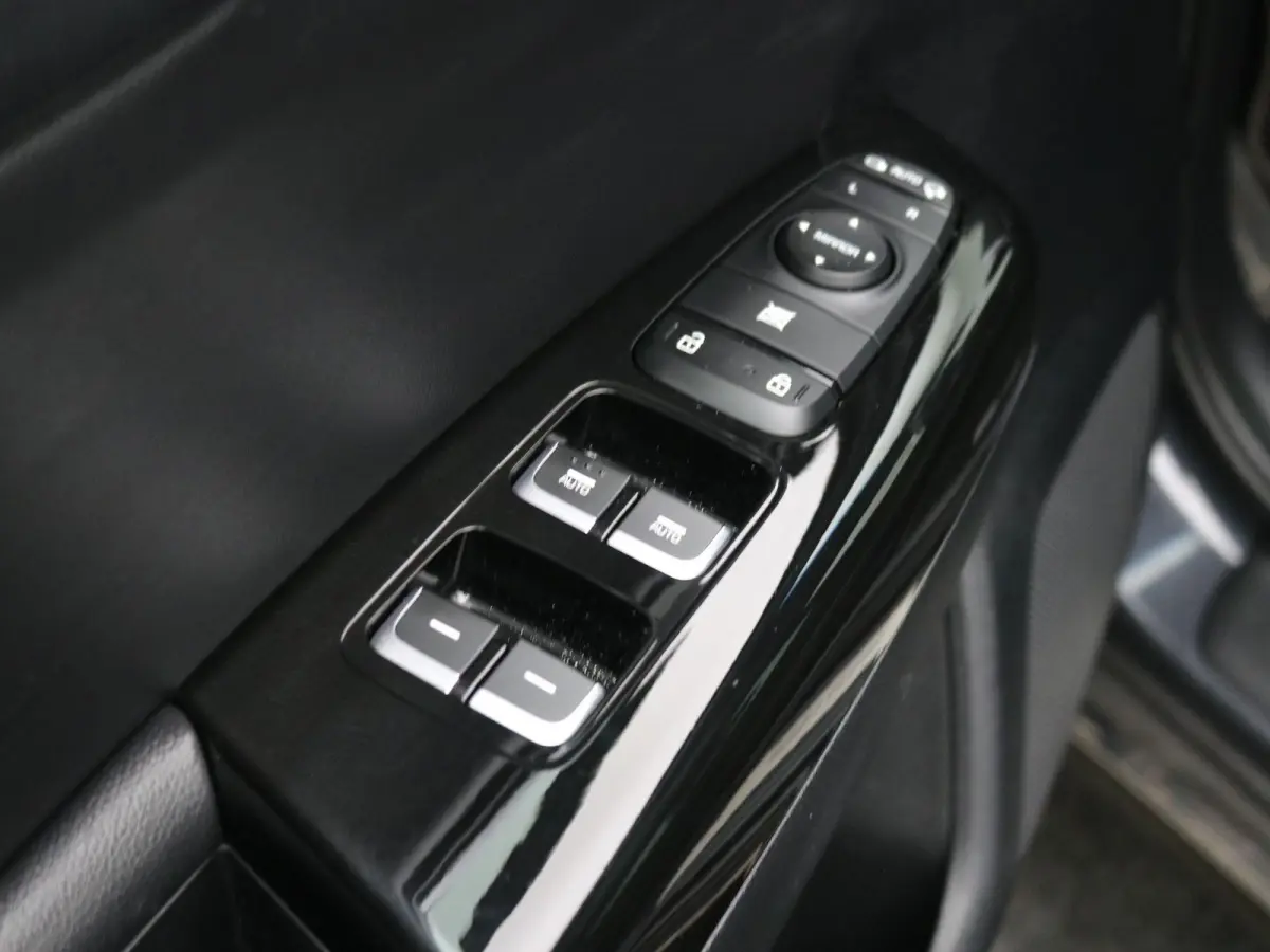 1.6 T-GDI GT-Line / Dealer Onderhouden / 7 Jaar Garantie / GT-Line / Camera / Stoel en Stuurverwarming / Panoramadak / Cruise Control / 1600Kg Trekgewicht / Trekhaak / | Achterbank verwarmd 