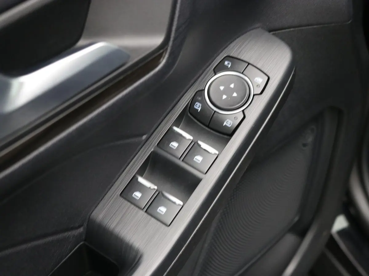 2.5 PHEV Vignale / 1.500kg Trekgewicht / HUD / Driver Assistance Pack / Technology Pack / Stuur-, Stoel en Achterbank verwarming / Adaptieve CC / Apple Carplay Android Auto / | Achterbank ve