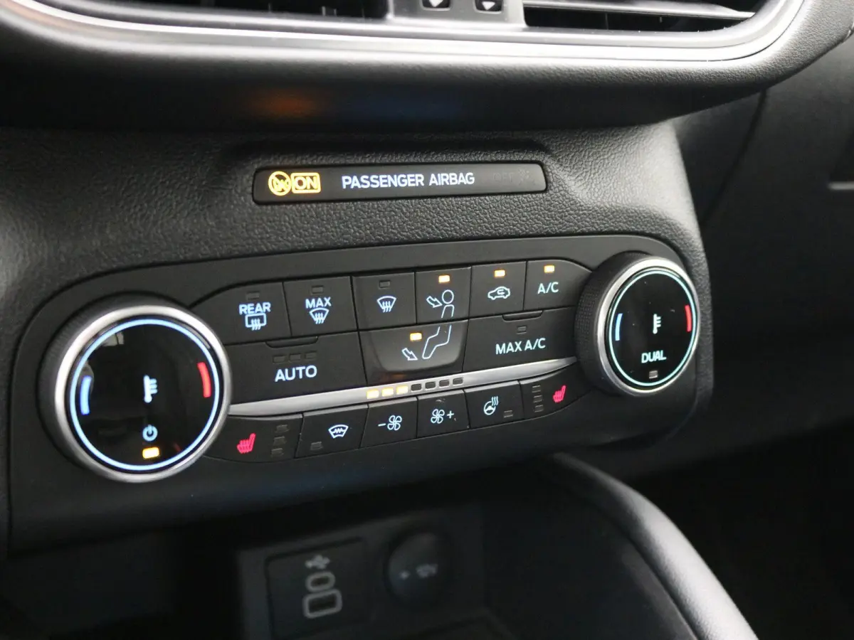 2.5 PHEV Vignale / 1.500kg Trekgewicht / HUD / Driver Assistance Pack / Technology Pack / Stuur-, Stoel en Achterbank verwarming / Adaptieve CC / Apple Carplay Android Auto / | Achterbank ve