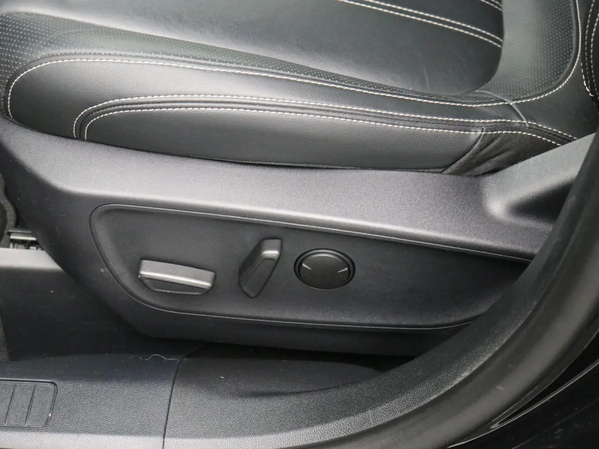 2.5 PHEV Vignale / 1.500kg Trekgewicht / HUD / Driver Assistance Pack / Technology Pack / Stuur-, Stoel en Achterbank verwarming / Adaptieve CC / Apple Carplay Android Auto / | Achterbank ve