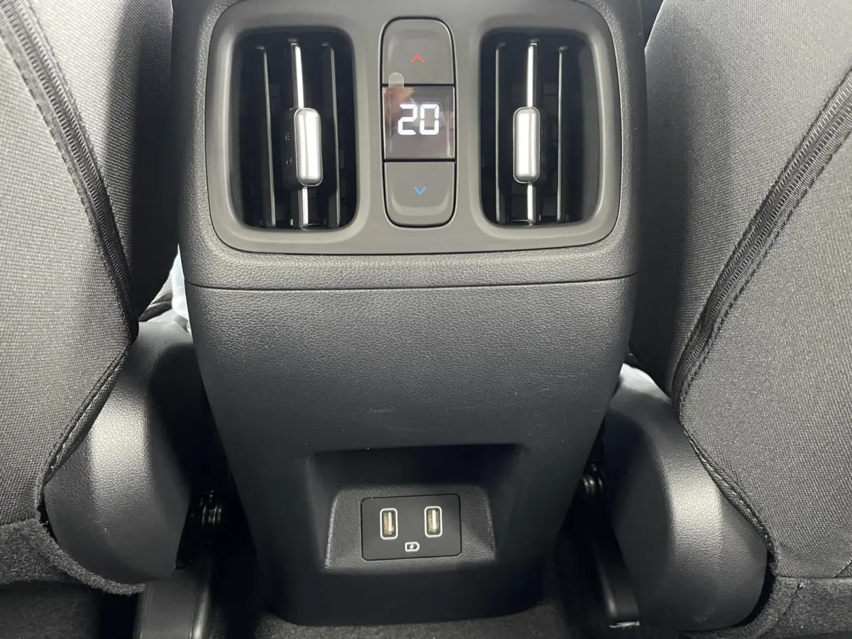1.6 T-GDI PHEV Comfort Smart 4WD / 1350KG Trekgewicht / Navigatie + Apple Carplay/Android Auto / Climate Control / Keyless Entry & Start / 19" LMV / Automatische Achterklep / Bluelink /