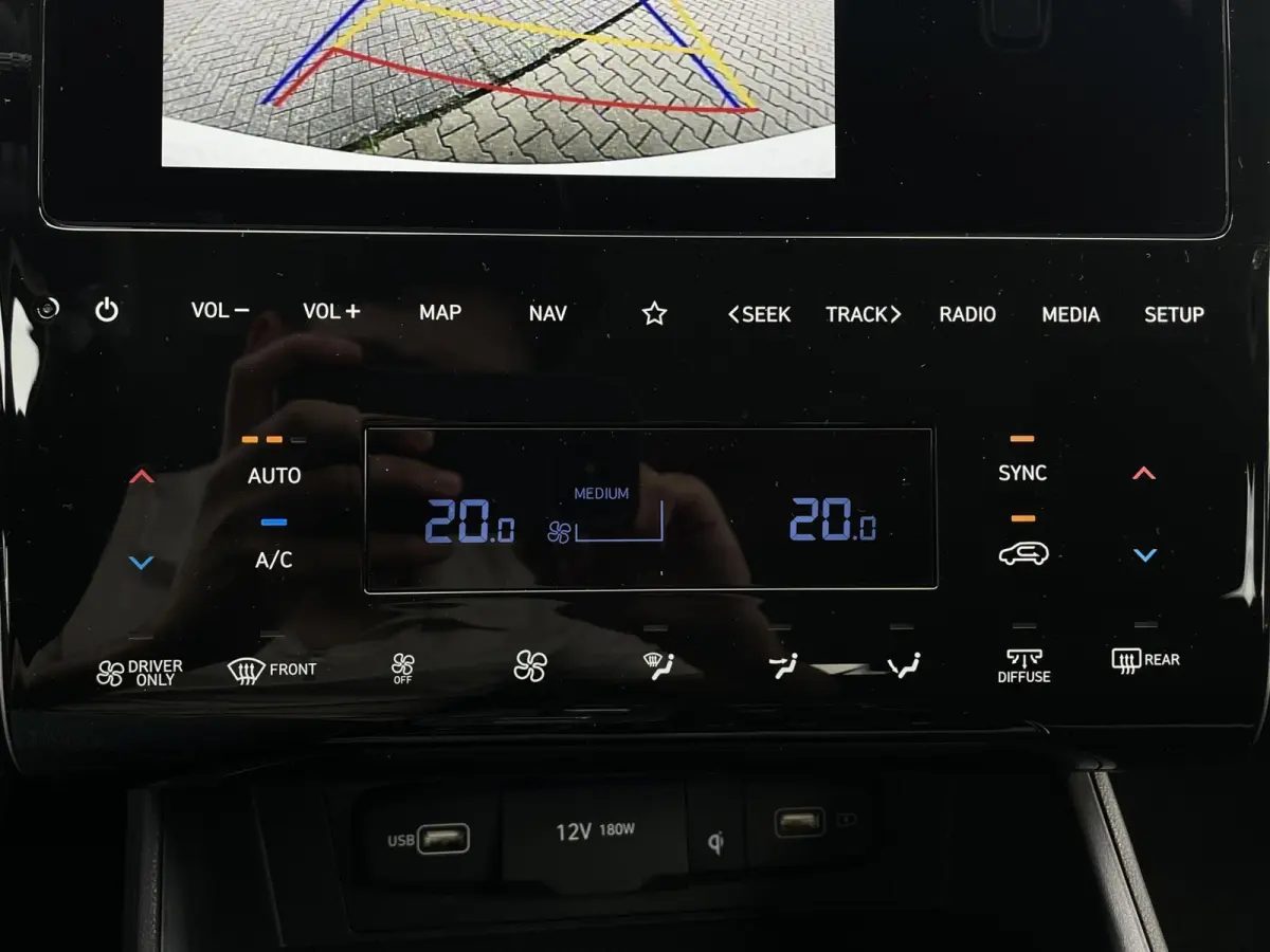 1.6 T-GDI PHEV Comfort Smart 4WD / 1350KG Trekgewicht / Navigatie + Apple Carplay/Android Auto / Climate Control / Keyless Entry & Start / 19" LMV / Automatische Achterklep / Bluelink /