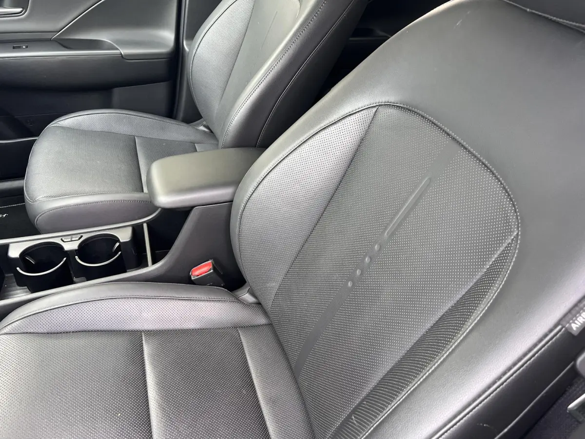 1.6 GDI HEV Premium Sky / Fabrieksgarantie tot 10-2028 / Schuifdak / Leder / Camera 360° / Elektr. stoelen en klep / Stoelventilatie / Stuur-, stoel- en achterbankverwarming / Navi / Apple 