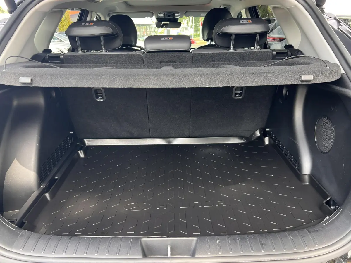 1.6 GDI HEV Premium Sky / Fabrieksgarantie tot 10-2028 / Schuifdak / Leder / Camera 360° / Elektr. stoelen en klep / Stoelventilatie / Stuur-, stoel- en achterbankverwarming / Navi / Apple 