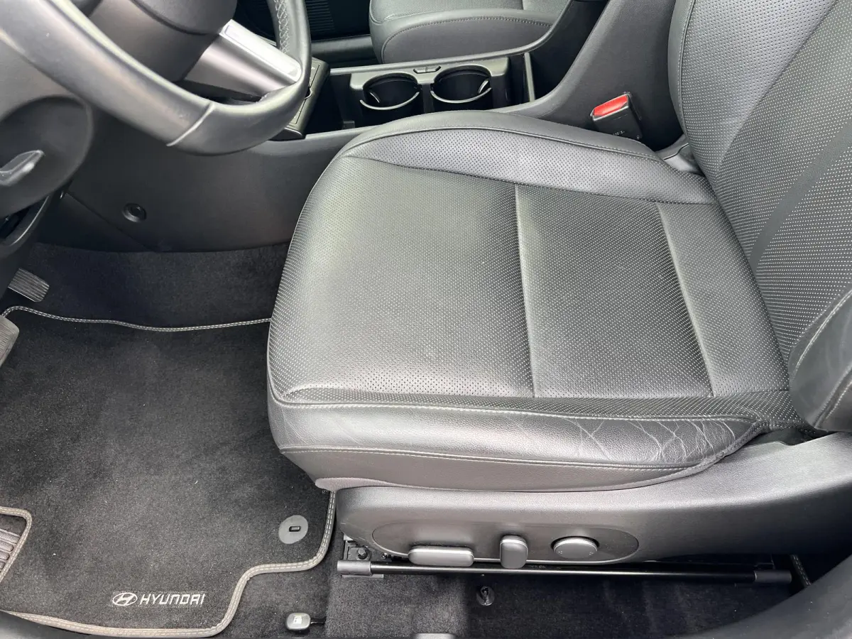1.6 GDI HEV Premium Sky / Fabrieksgarantie tot 10-2028 / Schuifdak / Leder / Camera 360° / Elektr. stoelen en klep / Stoelventilatie / Stuur-, stoel- en achterbankverwarming / Navi / Apple 