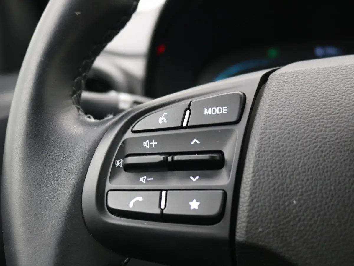 1.0 Comfort / Cruise / Airco / Apple Carplay & Android Auto / All Season Banden / 1ste Eigenaar / Dealeronderhouden / Fabrieksgarantie t/m 1-2029 / | Airco | Apple Carplay/Android Auto | Aut