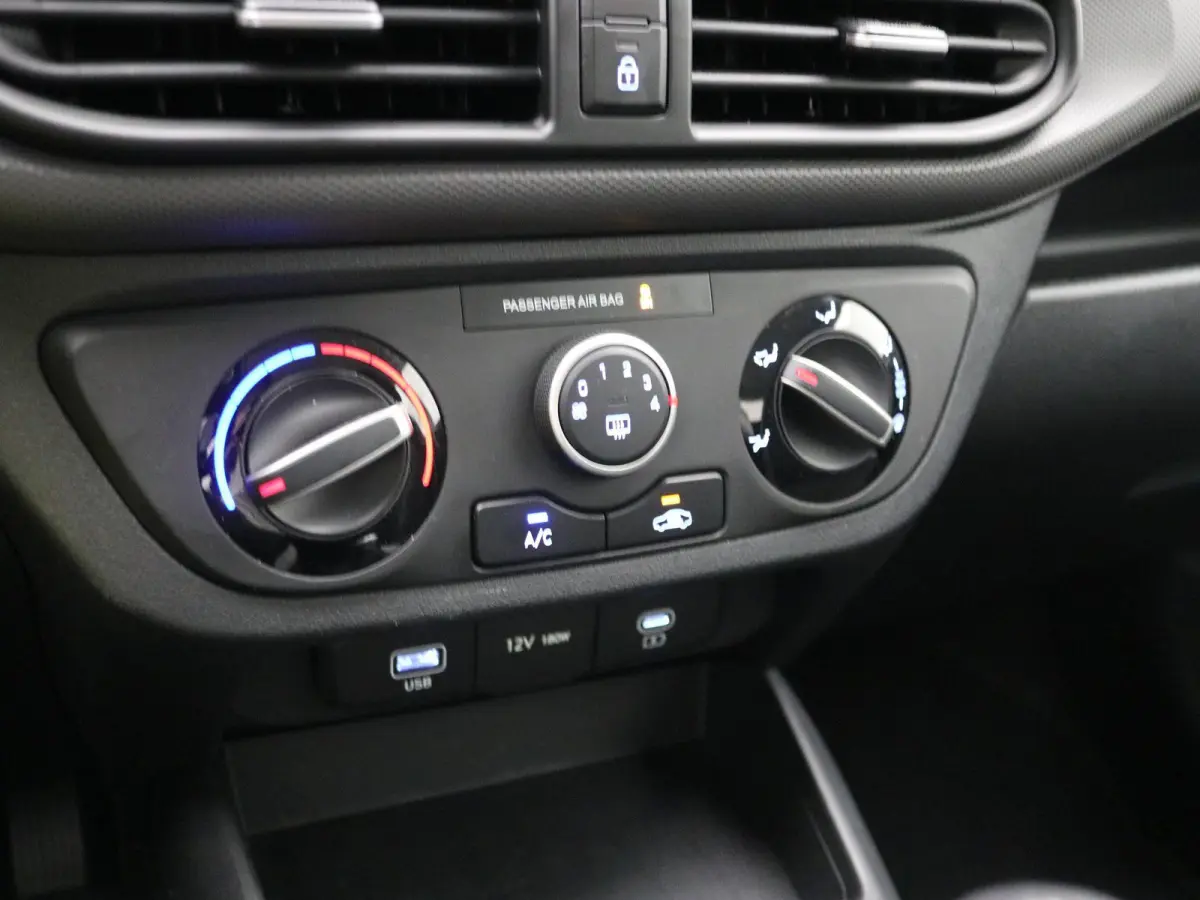 1.0 Comfort / Cruise / Airco / Apple Carplay & Android Auto / All Season Banden / 1ste Eigenaar / Dealeronderhouden / Fabrieksgarantie t/m 1-2029 / | Airco | Apple Carplay/Android Auto | Aut