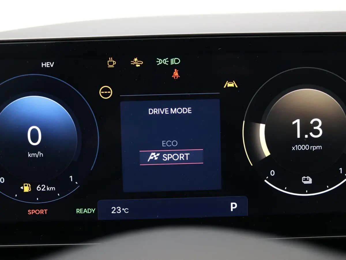 1.6 T-GDI PHEV N Line Business Sky / Prijs is rijklaar / GROOT Glazen schuif-kanteldak / Navigatie / Keyless Entry / Snel leverbaar / 5 Jaar fabrieksgarantie /