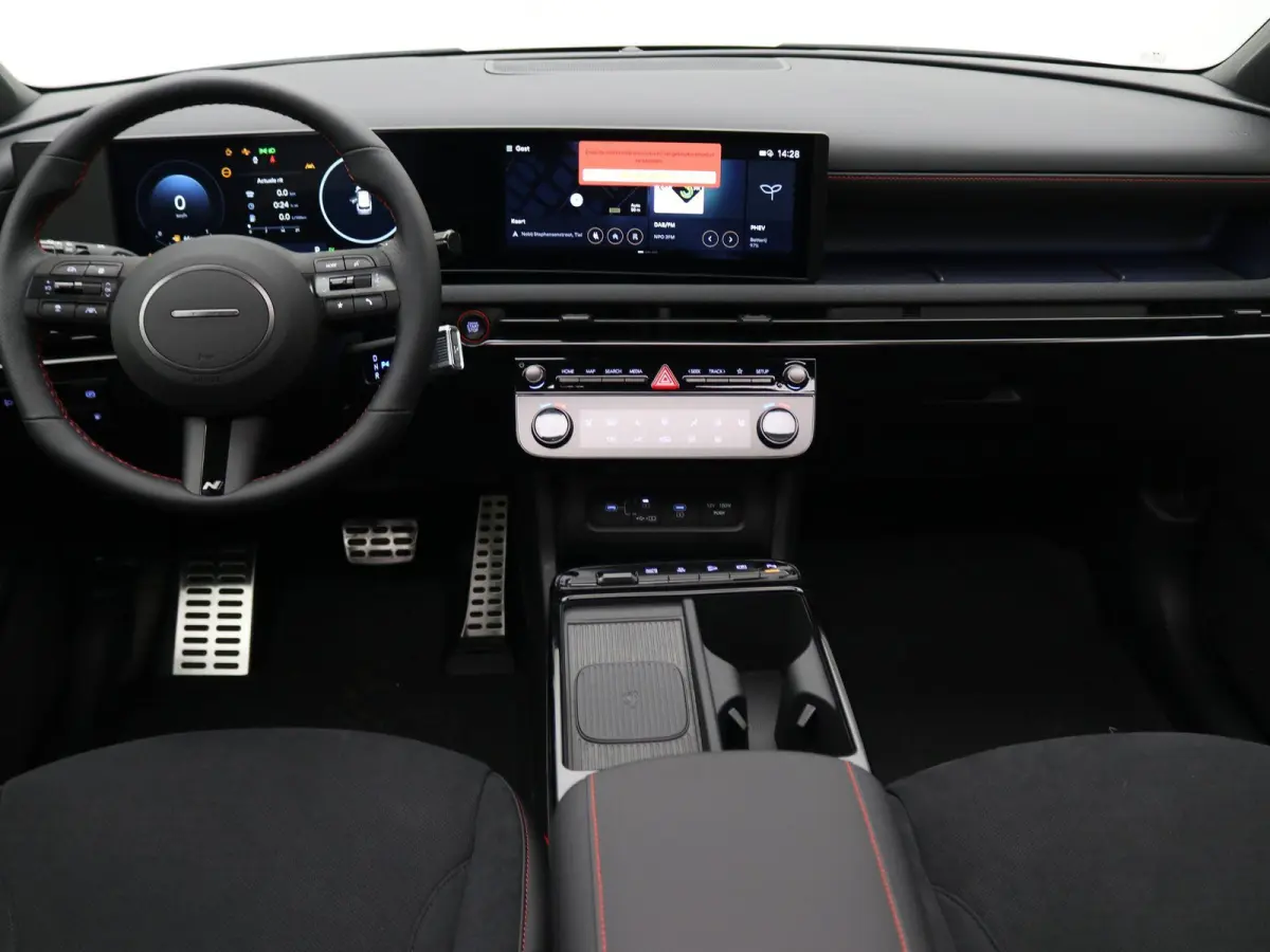 1.6 T-GDI PHEV N Line Business Sky / Prijs is rijklaar / GROOT Glazen schuif-kanteldak / Navigatie / Keyless Entry / Snel leverbaar / 5 Jaar fabrieksgarantie /