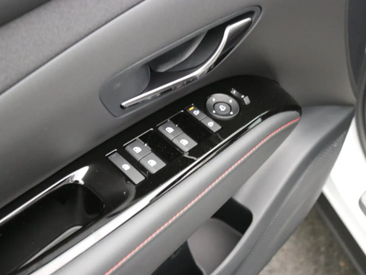 1.6 T-GDI PHEV N Line Business Sky / Prijs is rijklaar / GROOT Glazen schuif-kanteldak / Navigatie / Keyless Entry / Snel leverbaar / 5 Jaar fabrieksgarantie /