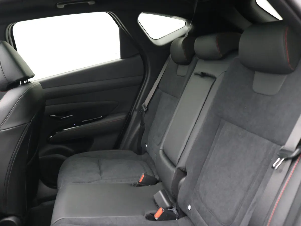 1.6 T-GDI PHEV N Line Business Sky / Prijs is rijklaar / GROOT Glazen schuif-kanteldak / Navigatie / Keyless Entry / Snel leverbaar / 5 Jaar fabrieksgarantie /
