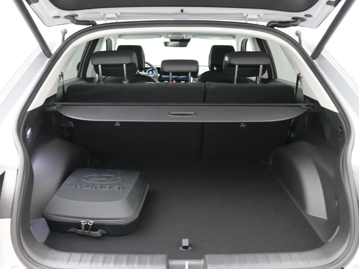 Long Range Pure Edition 84 kWh / Nieuw direct leverbaar / 3-fase / Navigatie / Perkeersensoren / 100% SoH / 5 jaar Fabrieksgarantie / 8 Jaar accu garantie /
