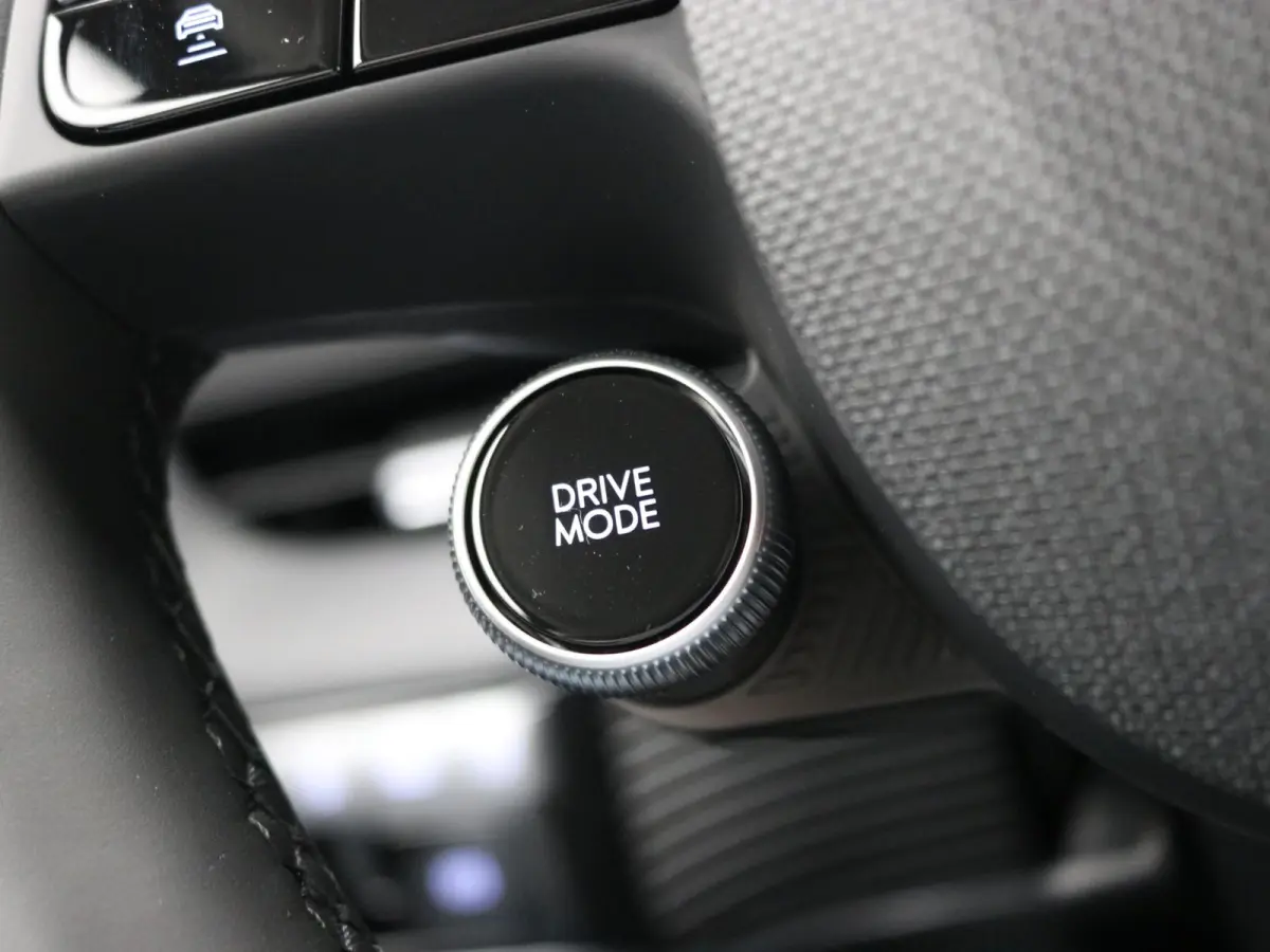 Long Range Pure Edition 84 kWh / Nieuw direct leverbaar / 3-fase / Navigatie / Perkeersensoren / 100% SoH / 5 jaar Fabrieksgarantie / 8 Jaar accu garantie /