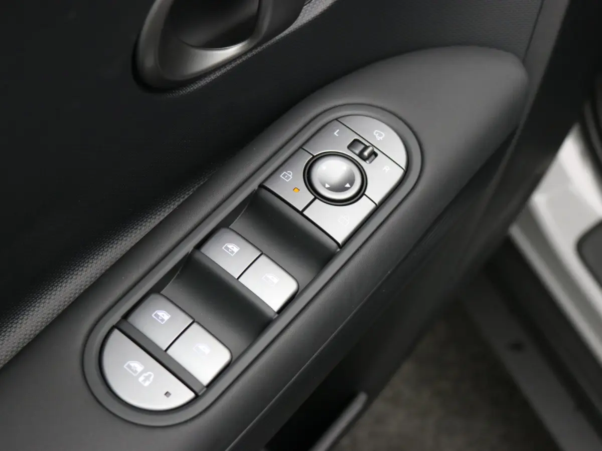 Long Range Pure Edition 84 kWh / Nieuw direct leverbaar / 3-fase / Navigatie / Perkeersensoren / 100% SoH / 5 jaar Fabrieksgarantie / 8 Jaar accu garantie /