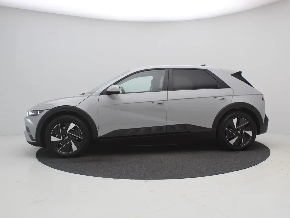 Long Range Pure Edition 84 kWh / Nieuw direct leverbaar / 3-fase / Navigatie / Perkeersensoren / 100% SoH / 5 jaar Fabrieksgarantie / 8 Jaar accu garantie /