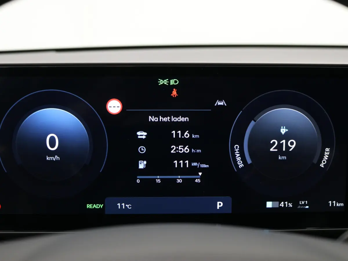 Long Range Pure Edition 84 kWh / Nieuw direct leverbaar / 3-fase / Navigatie / Perkeersensoren / 100% SoH / 5 jaar Fabrieksgarantie / 8 Jaar accu garantie /