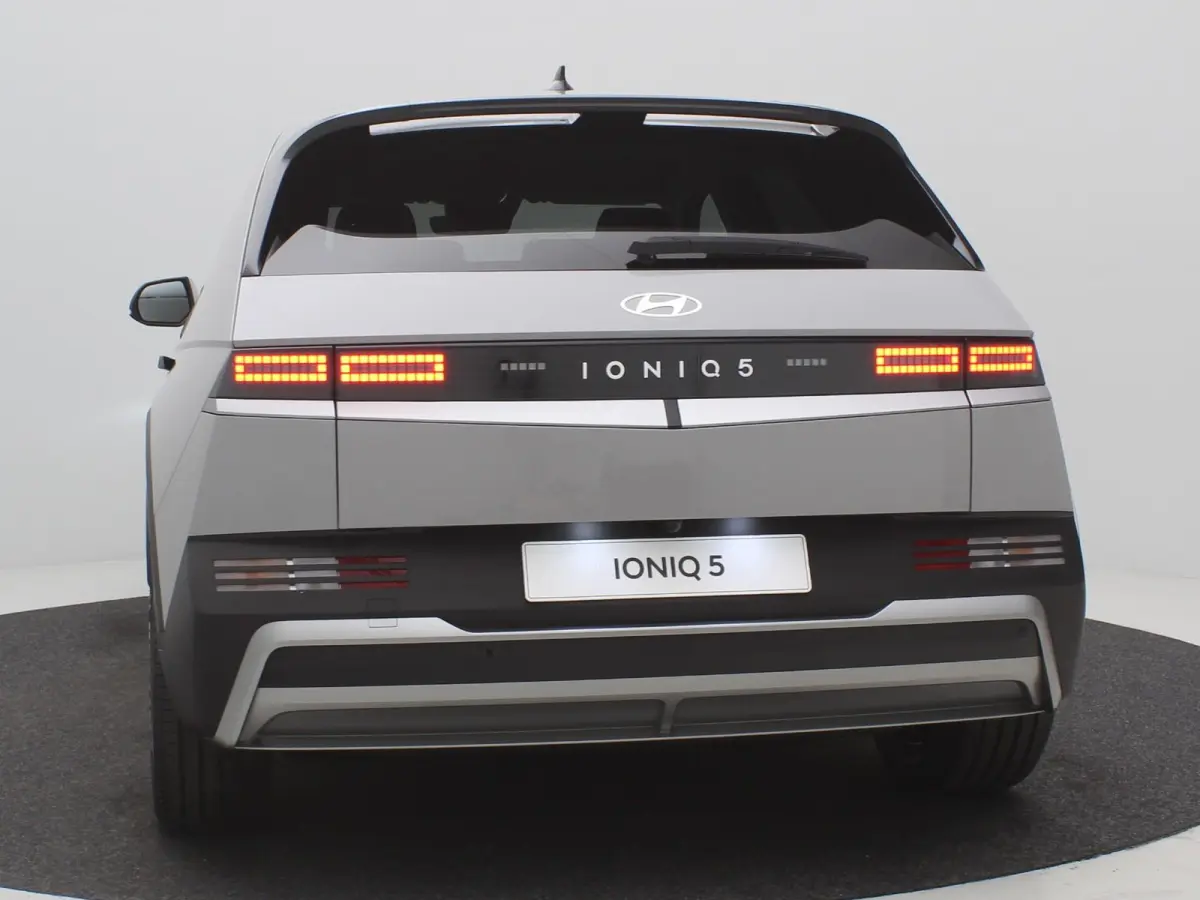 Long Range Pure Edition 84 kWh / Nieuw direct leverbaar / 3-fase / Navigatie / Perkeersensoren / 100% SoH / 5 jaar Fabrieksgarantie / 8 Jaar accu garantie /