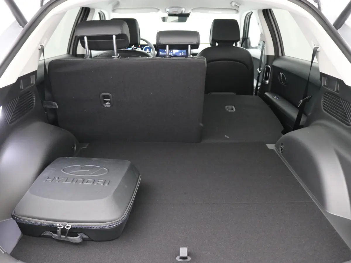 Long Range Pure Edition 84 kWh / Nieuw direct leverbaar / 3-fase / Navigatie / Perkeersensoren / 100% SoH / 5 jaar Fabrieksgarantie / 8 Jaar accu garantie /