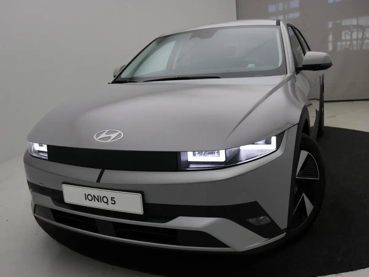 Long Range Pure Edition 84 kWh / Nieuw direct leverbaar / 3-fase / Navigatie / Perkeersensoren / 100% SoH / 5 jaar Fabrieksgarantie / 8 Jaar accu garantie /