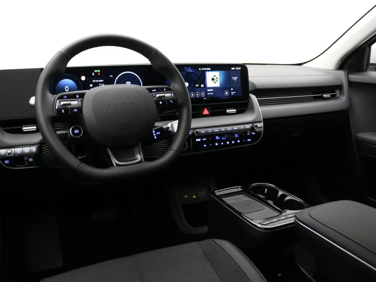 Long Range Pure Edition 84 kWh / Nieuw direct leverbaar / 3-fase / Navigatie / Perkeersensoren / 100% SoH / 5 jaar Fabrieksgarantie / 8 Jaar accu garantie /