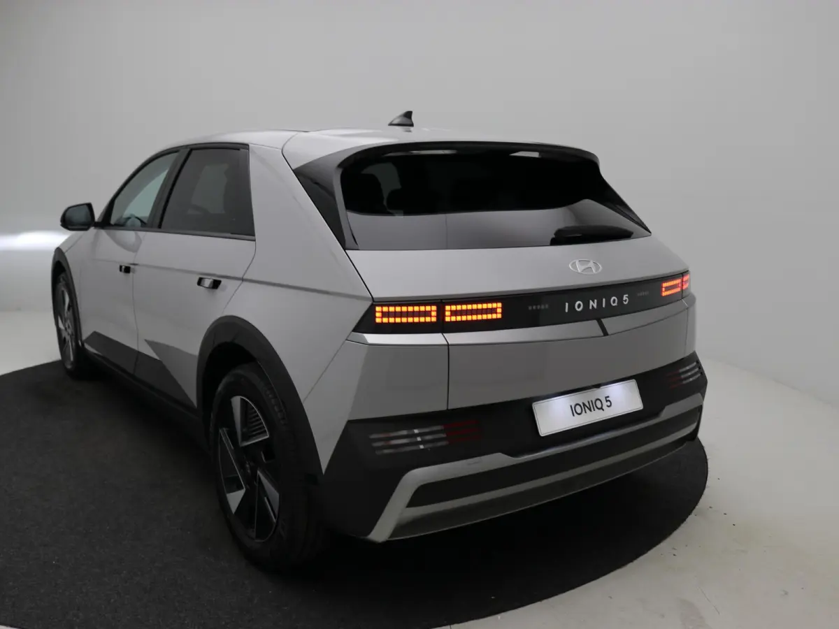 Long Range Pure Edition 84 kWh / Nieuw direct leverbaar / 3-fase / Navigatie / Perkeersensoren / 100% SoH / 5 jaar Fabrieksgarantie / 8 Jaar accu garantie /