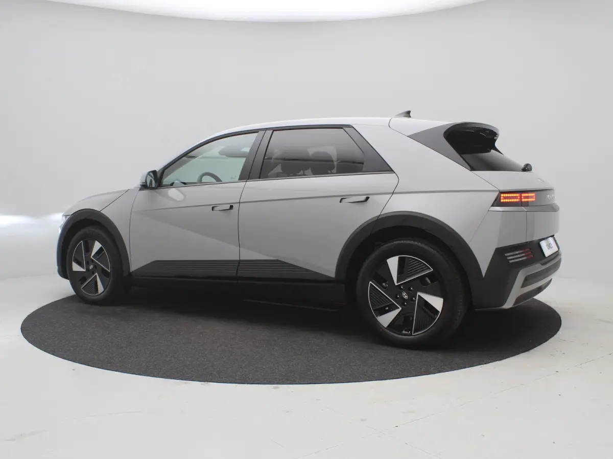 Long Range Pure Edition 84 kWh / Nieuw direct leverbaar / 3-fase / Navigatie / Perkeersensoren / 100% SoH / 5 jaar Fabrieksgarantie / 8 Jaar accu garantie /