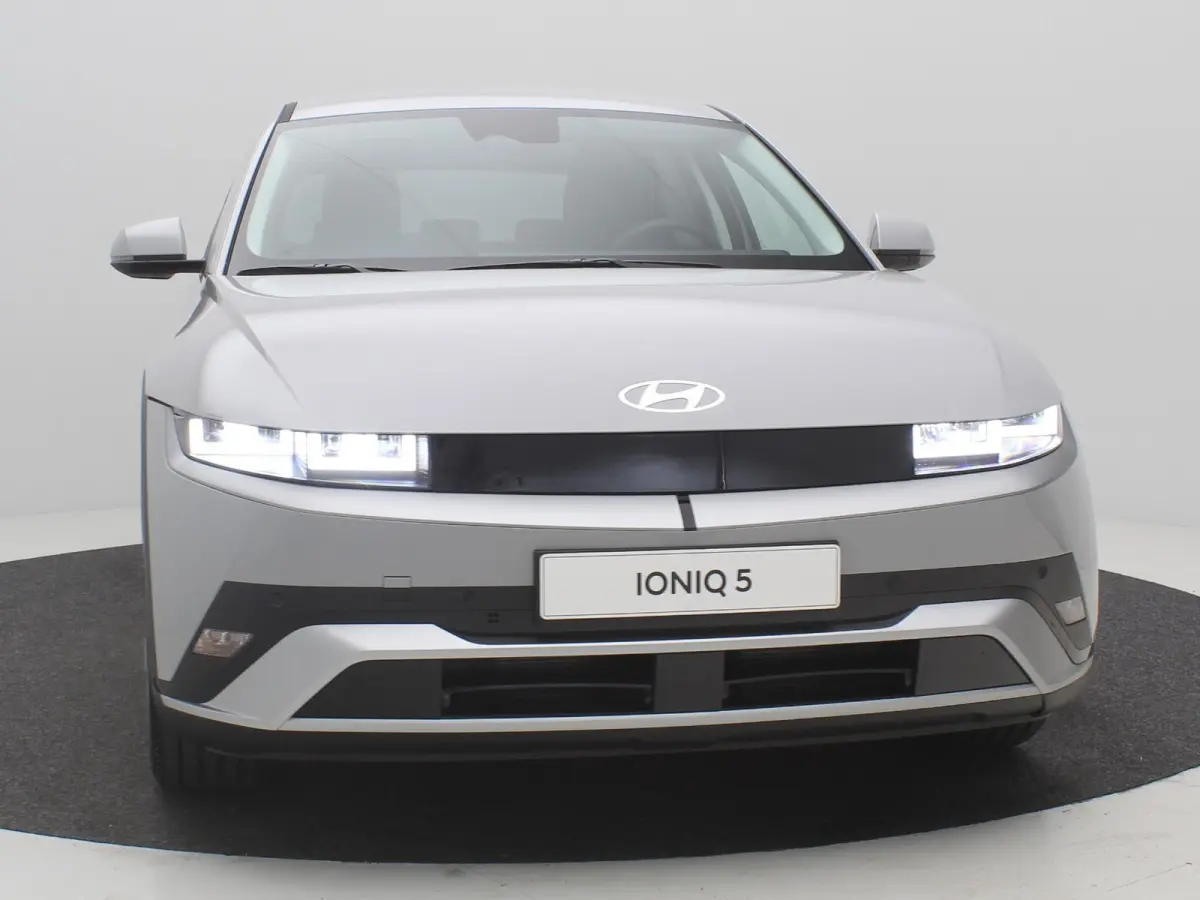 Long Range Pure Edition 84 kWh / Nieuw direct leverbaar / 3-fase / Navigatie / Perkeersensoren / 100% SoH / 5 jaar Fabrieksgarantie / 8 Jaar accu garantie /