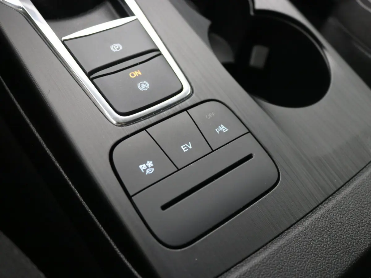 2.5 PHEV Titanium / 1500KG Trekgewicht / Navigatie / Airco Climate Control / 1ste Eigenaar / Dealer onderhouden / NL auto / Cruise Control /