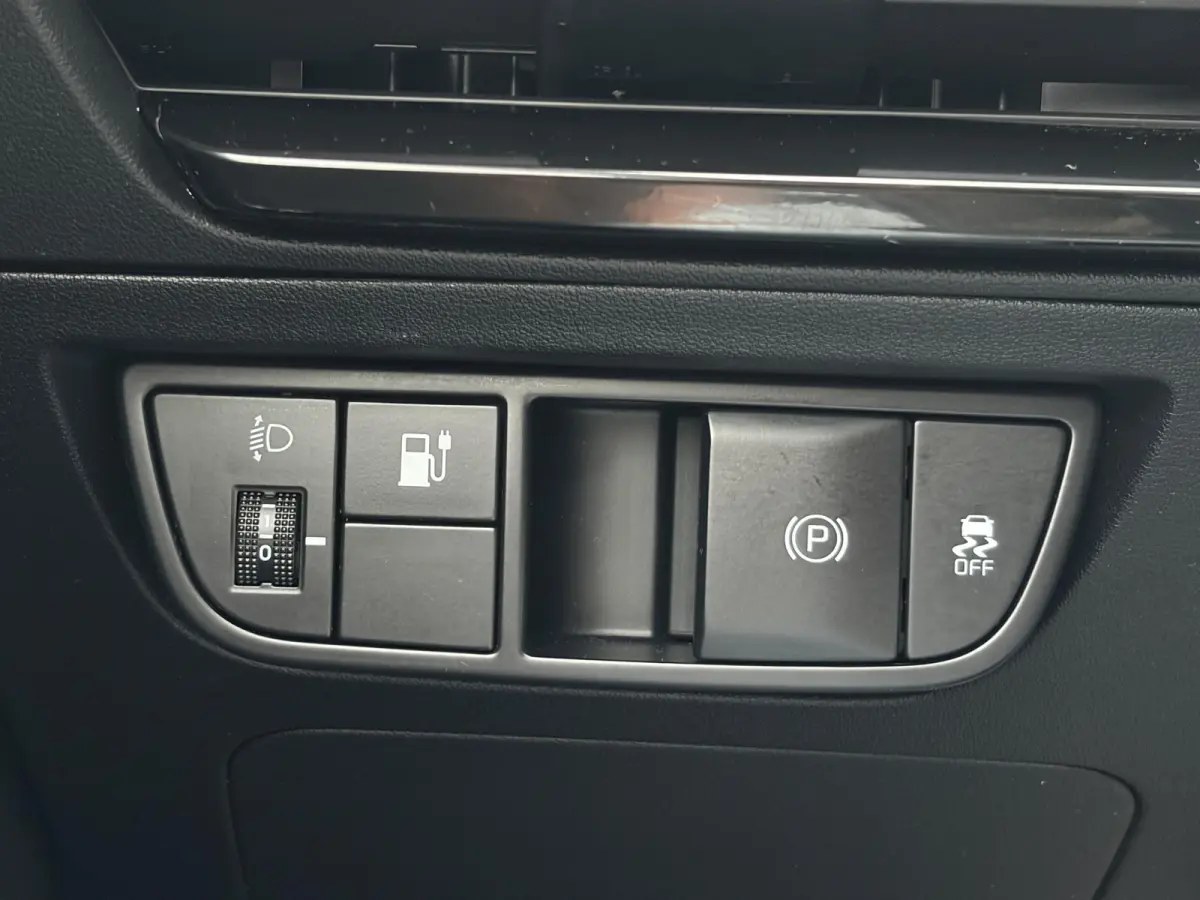 Edition 77.4 kWh/ SOH 100% / Fabrieksgarantie tot 18-06-2032 / 1.600 kg trekgewicht / Android Auto & Apple Carplay / Navigatie / Cruise Control Adaptief / Climate Control / DAB / Draadloze T