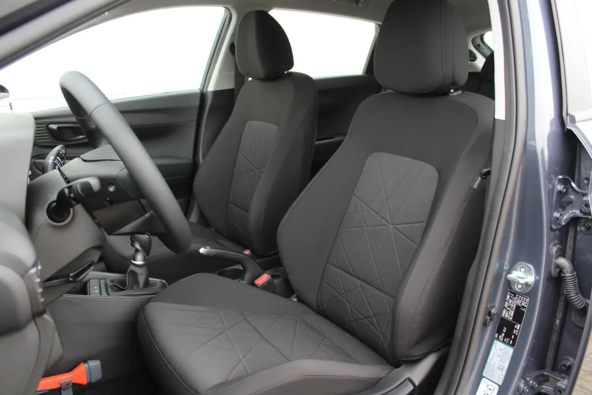 1.0 T-GDI Comfort / LES AUTO / Dubbele bediening aanwezig / All Seasonbanden / Airco / LMV / Cruise Control / 5 jaar Fabrieksgarantie /  Navigatie via Apple Carplay & Android Auto /