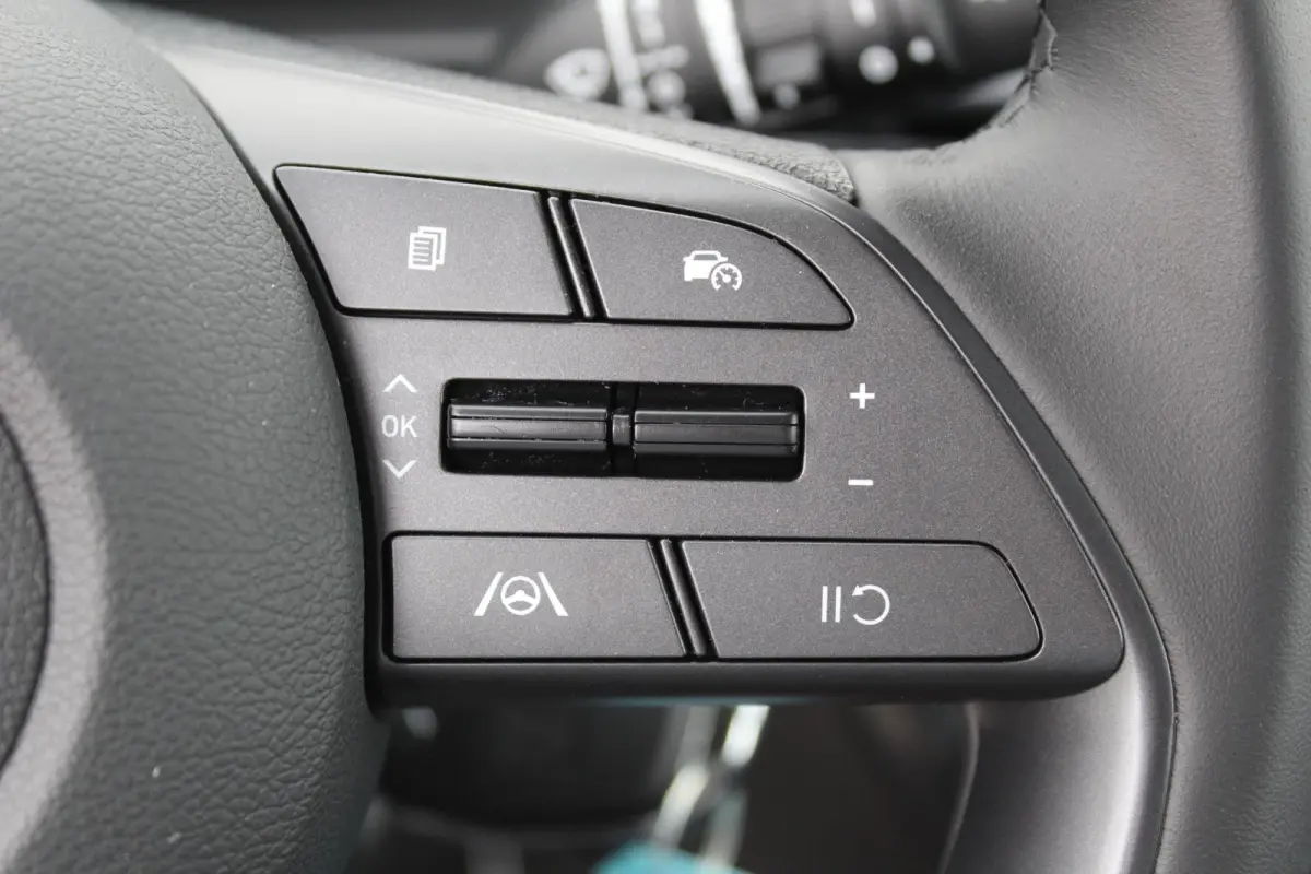 1.0 T-GDI Comfort / LES AUTO / Dubbele bediening aanwezig / All Seasonbanden / Airco / LMV / Cruise Control / 5 jaar Fabrieksgarantie /  Navigatie via Apple Carplay & Android Auto /