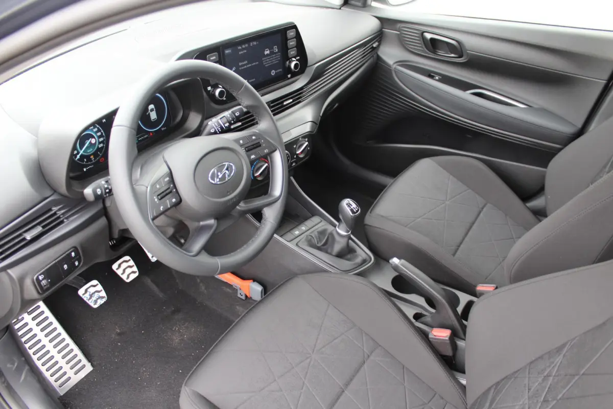 1.0 T-GDI Comfort / LES AUTO / Dubbele bediening aanwezig / All Seasonbanden / Airco / LMV / Cruise Control / 5 jaar Fabrieksgarantie /  Navigatie via Apple Carplay & Android Auto /