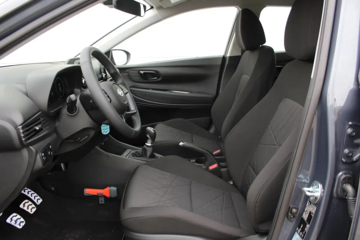 1.0 T-GDI Comfort / LES AUTO / Dubbele bediening aanwezig / All Seasonbanden / Airco / LMV / Cruise Control / 5 jaar Fabrieksgarantie /  Navigatie via Apple Carplay & Android Auto /