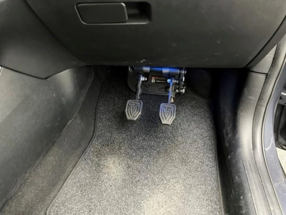1.0 T-GDI Comfort / LES AUTO / Dubbele bediening aanwezig / All Seasonbanden / Airco / LMV / Cruise Control / 5 jaar Fabrieksgarantie /  Navigatie via Apple Carplay & Android Auto /