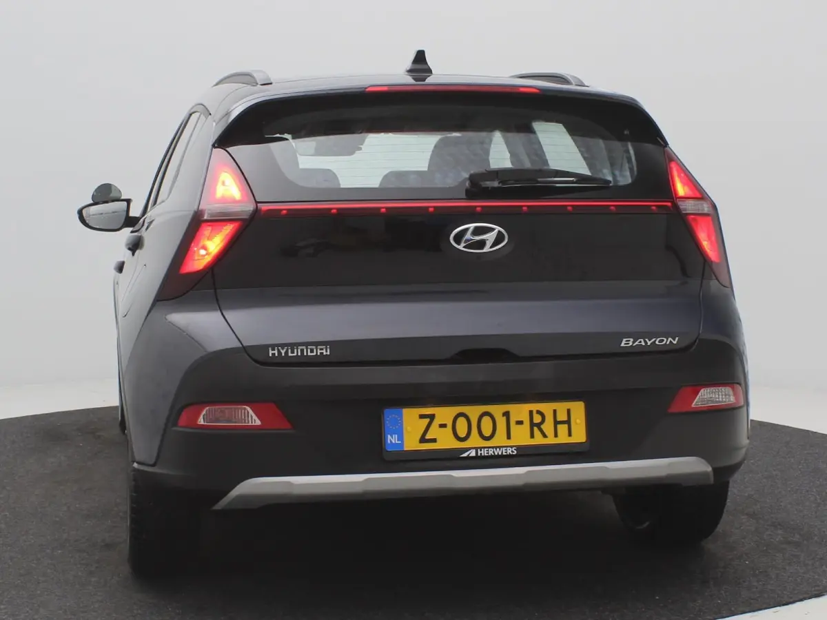 1.0 T-GDI Comfort / LES AUTO / Dubbele bediening aanwezig / All Seasonbanden / Airco / LMV / Cruise Control / 5 jaar Fabrieksgarantie /  Navigatie via Apple Carplay & Android Auto /