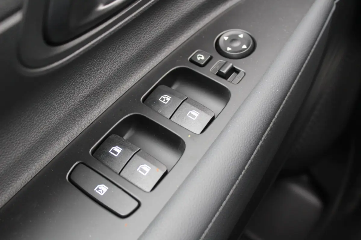 1.0 T-GDI Comfort / LES AUTO / Dubbele bediening aanwezig / All Seasonbanden / Airco / LMV / Cruise Control / 5 jaar Fabrieksgarantie /  Navigatie via Apple Carplay & Android Auto /