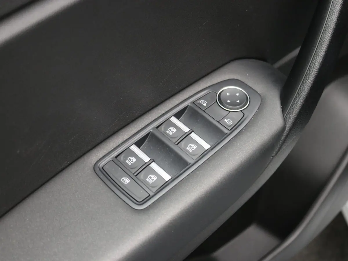e 1.3 Mild Hybride 160 Business | Achteruitrijcamera | Apple Carplay/Android Auto | DAB ontvanger