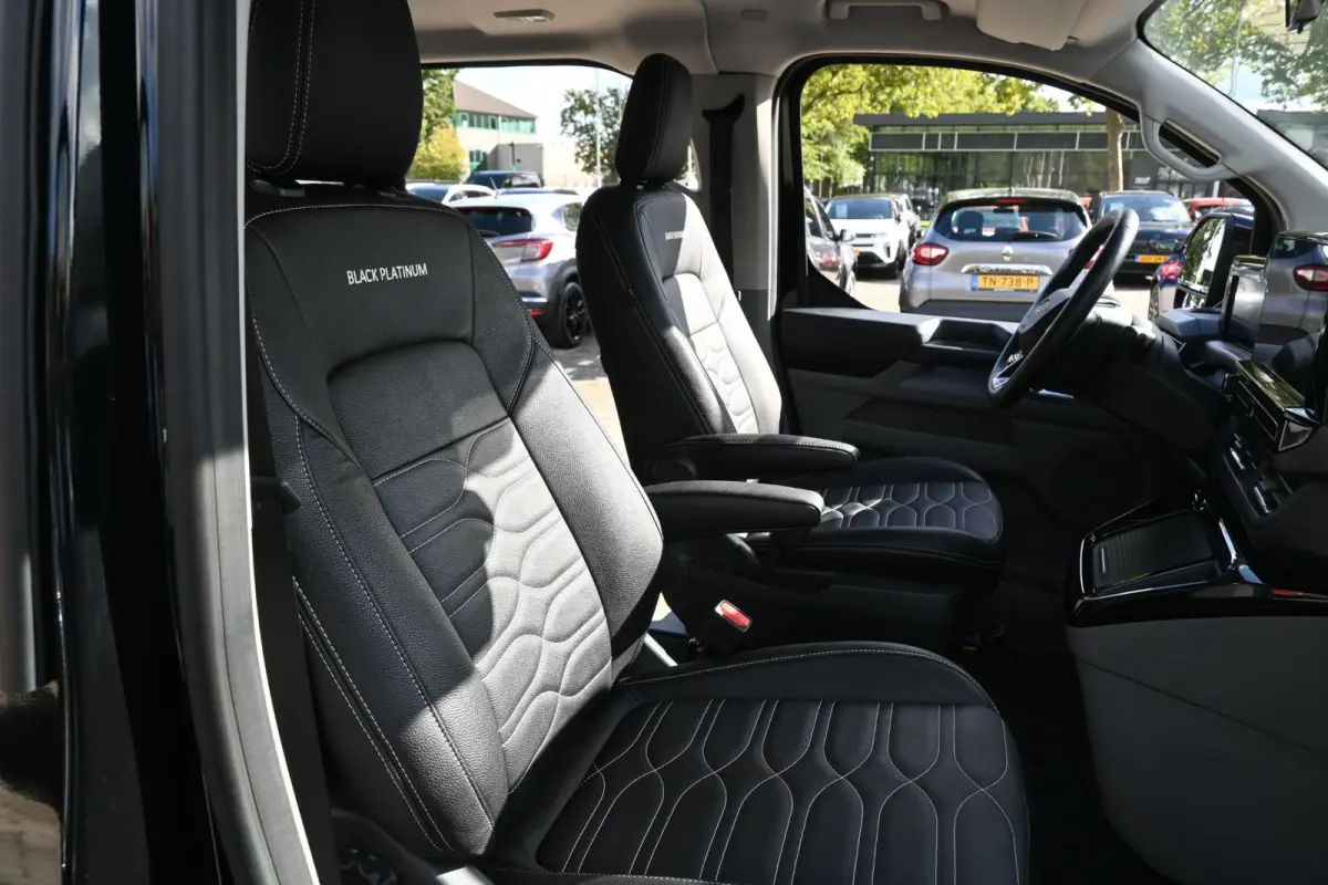 Black Platinum 320 2.5 PHEV L2H1 | Dubbel Cabine 5P | Leder | Adaptive Cruise Control | Camera | Stoelverwarming |