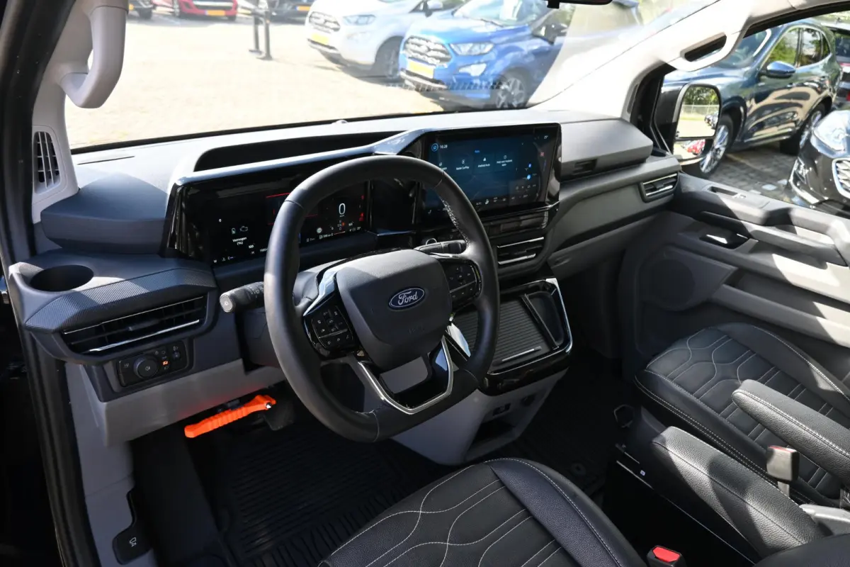 Black Platinum 320 2.5 PHEV L2H1 | Dubbel Cabine 5P | Leder | Adaptive Cruise Control | Camera | Stoelverwarming |