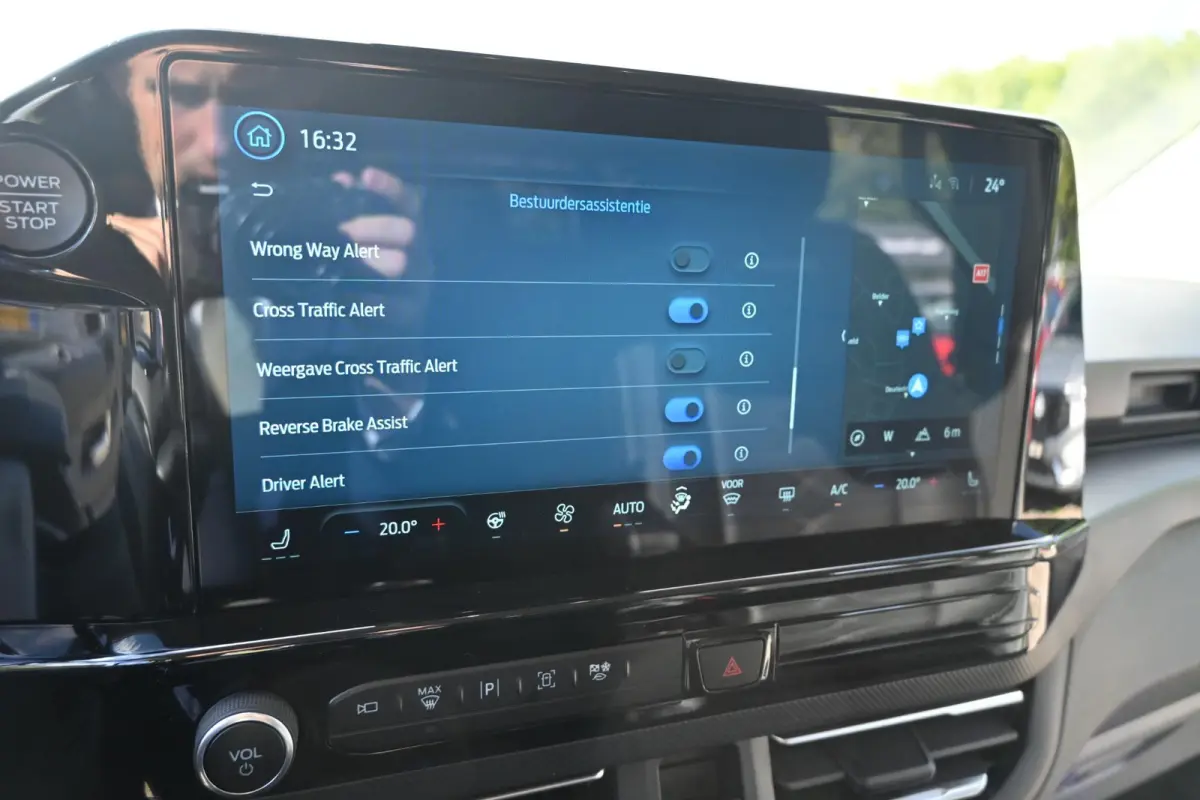 Black Platinum 320 2.5 PHEV L2H1 | Dubbel Cabine 5P | Leder | Adaptive Cruise Control | Camera | Stoelverwarming |
