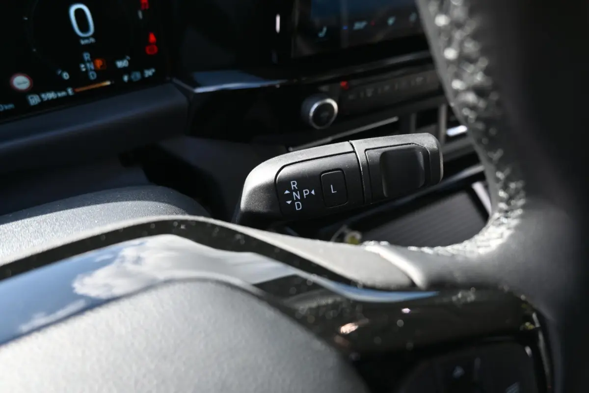 Black Platinum 320 2.5 PHEV L2H1 | Dubbel Cabine 5P | Leder | Adaptive Cruise Control | Camera | Stoelverwarming |