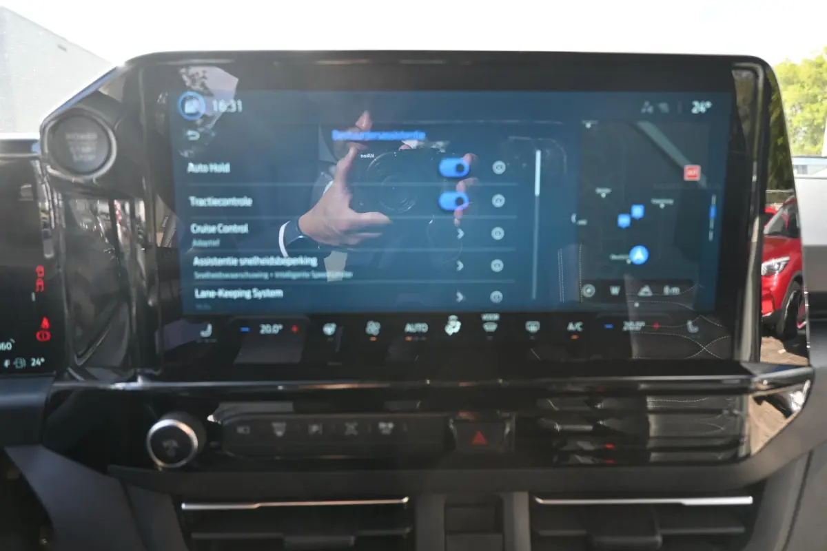 Black Platinum 320 2.5 PHEV L2H1 | Dubbel Cabine 5P | Leder | Adaptive Cruise Control | Camera | Stoelverwarming |