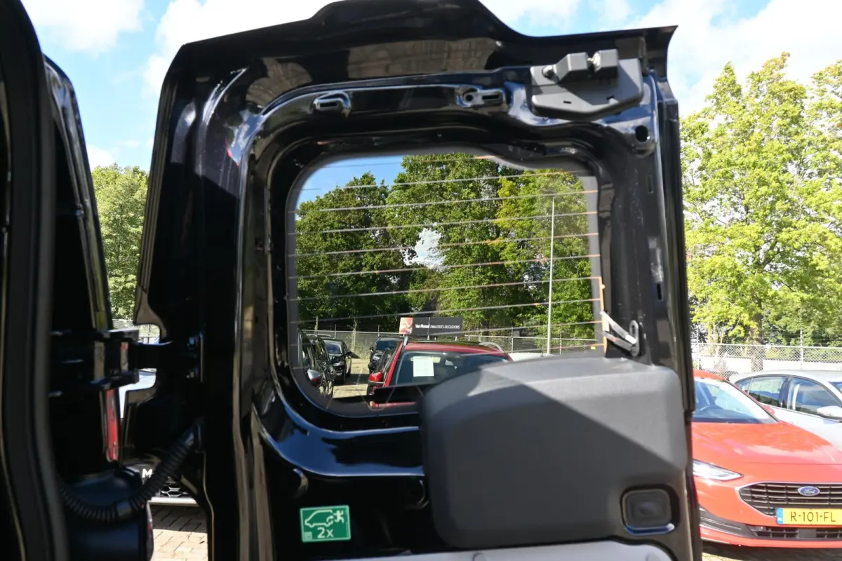 Black Platinum 320 2.5 PHEV L2H1 | Dubbel Cabine 5P | Leder | Adaptive Cruise Control | Camera | Stoelverwarming |