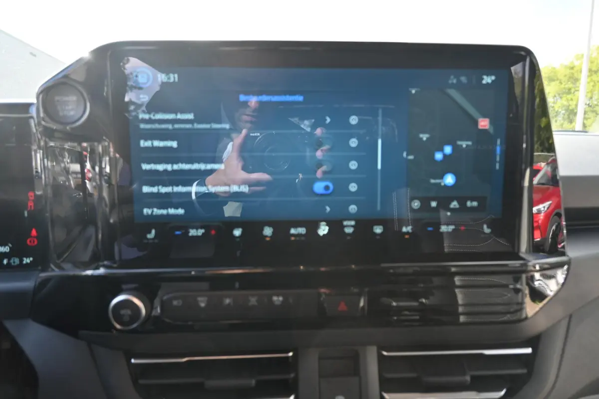 Black Platinum 320 2.5 PHEV L2H1 | Dubbel Cabine 5P | Leder | Adaptive Cruise Control | Camera | Stoelverwarming |