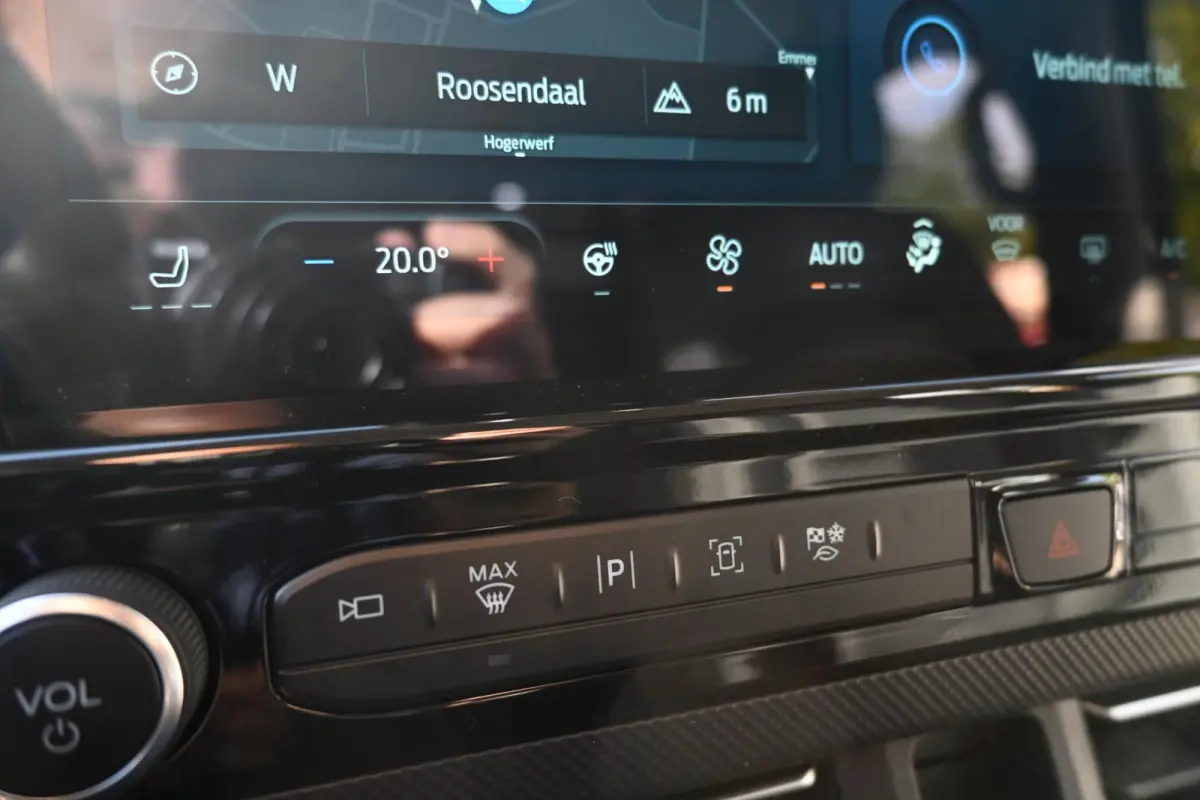 Black Platinum 320 2.5 PHEV L2H1 | Dubbel Cabine 5P | Leder | Adaptive Cruise Control | Camera | Stoelverwarming |