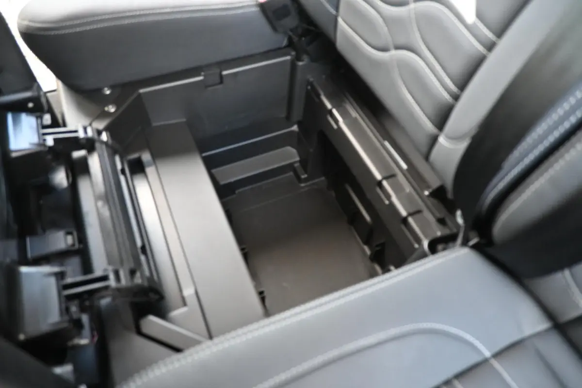 Black Platinum 320 2.5 PHEV L2H1 | Dubbel Cabine 5P | Leder | Adaptive Cruise Control | Camera | Stoelverwarming |