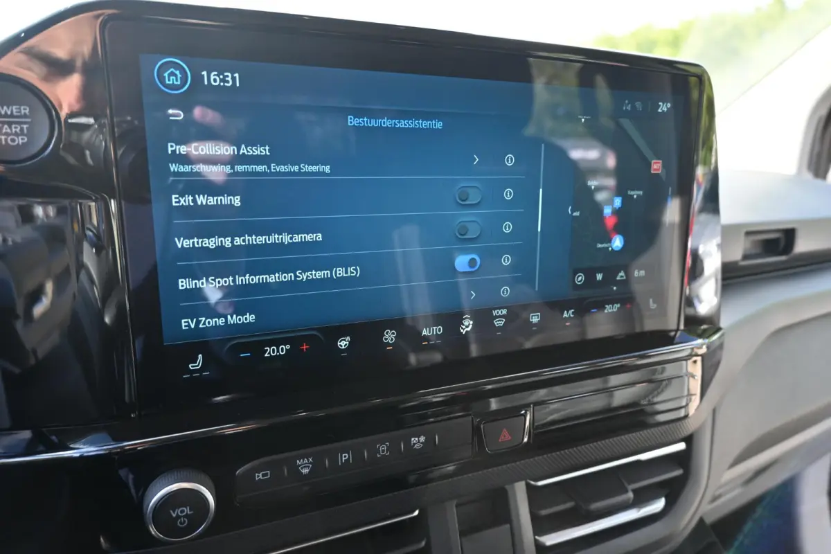 Black Platinum 320 2.5 PHEV L2H1 | Dubbel Cabine 5P | Leder | Adaptive Cruise Control | Camera | Stoelverwarming |