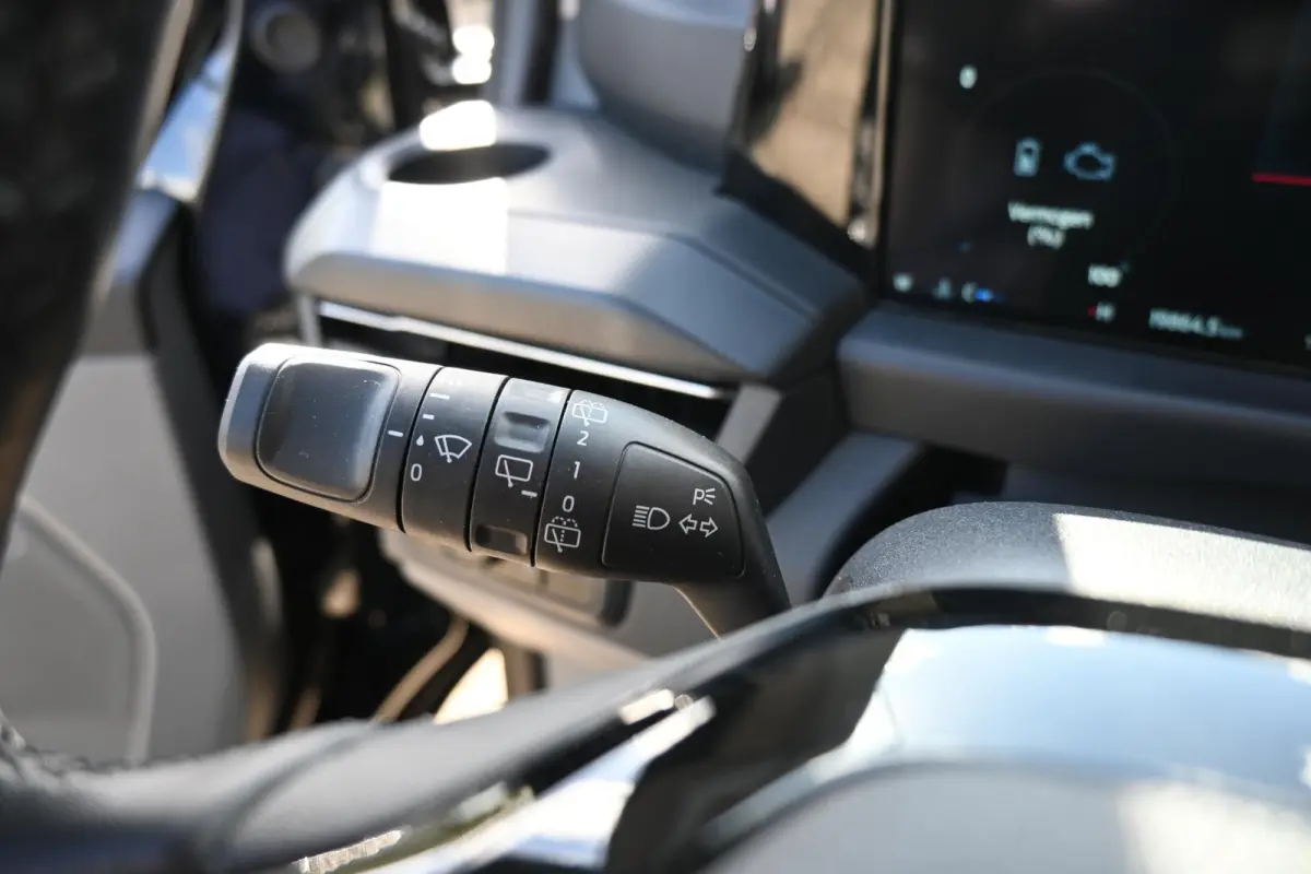 Black Platinum 320 2.5 PHEV L2H1 | Dubbel Cabine 5P | Leder | Adaptive Cruise Control | Camera | Stoelverwarming |